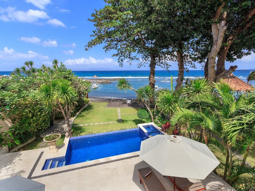 Villa Pantai by Villa Finder