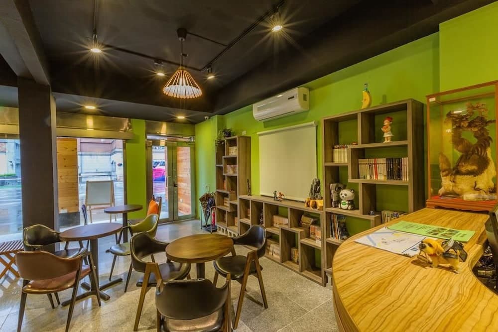 GoldenHouse Hostel