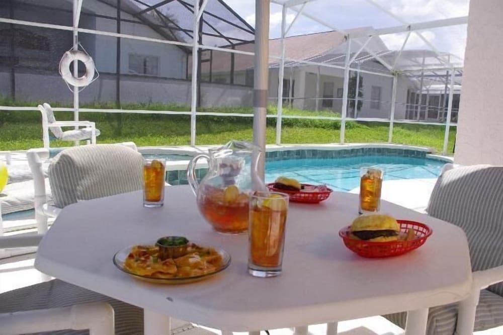 Açık havada yemek servisi