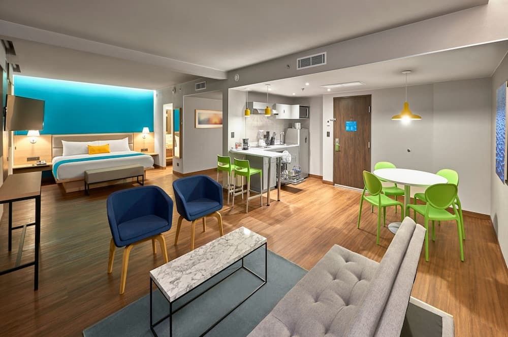 City Express Suites by Marriott Cancún Aeropuerto Riviera