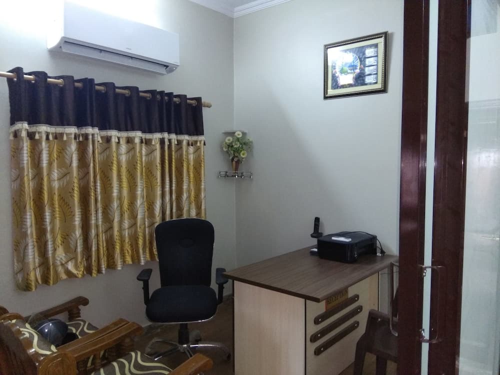 Hotel Zamarrud Palace