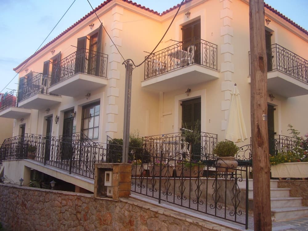 Kastro Hotel