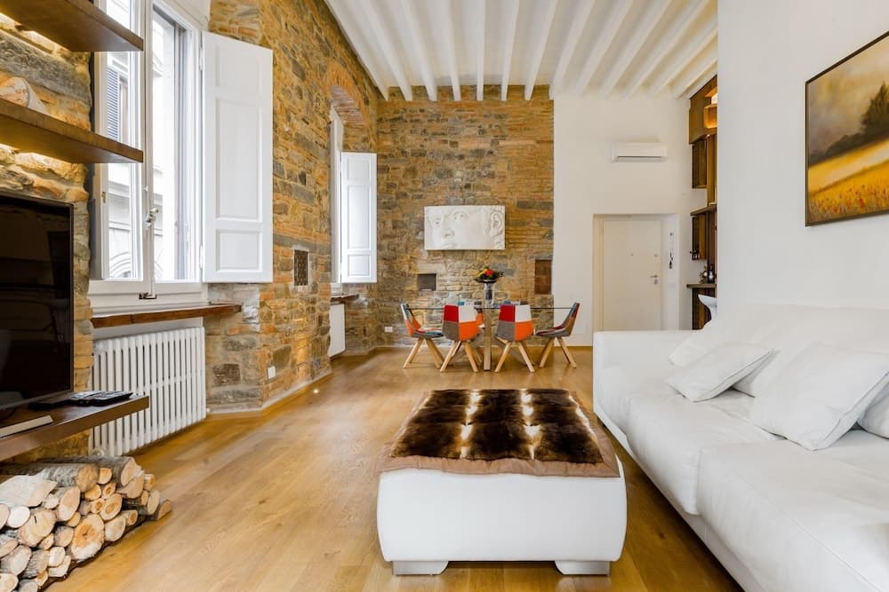 Luxury 2 Bedroom Apartment with Hot Tub - Florence City Center