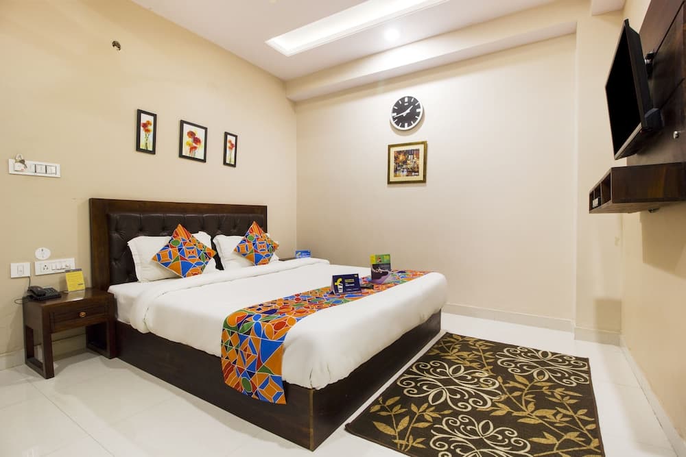 FabExpress Travelers Lodge