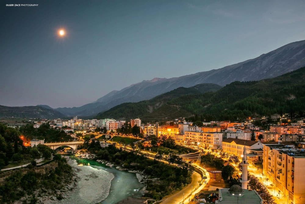 Gold Guest House & Bar