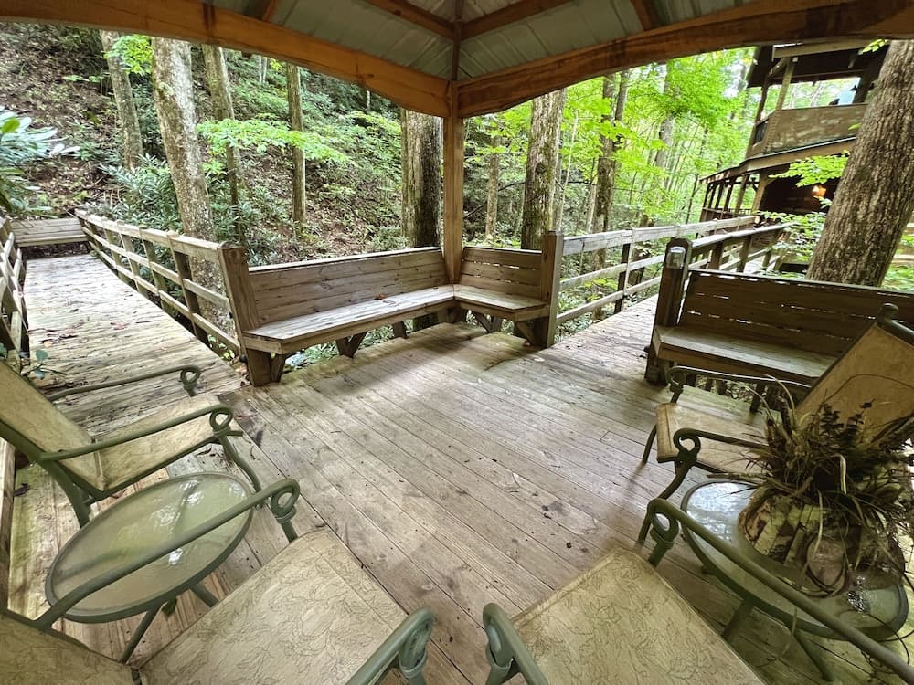 Streamsong Secluded Creek View Cabin with Hot Tub and Pool Table by RedAwning