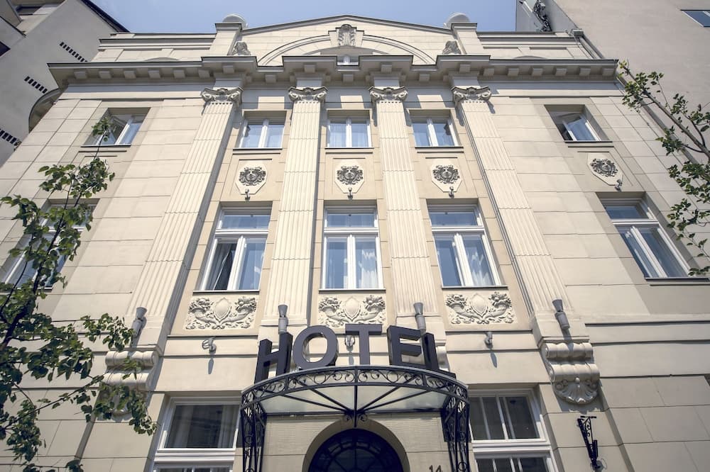 Public House Hotel