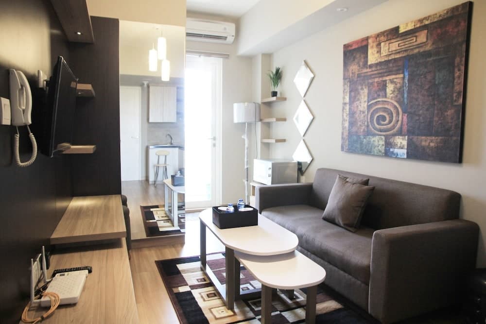 Deluxe and Comfortable The Springlake Summarecon Apartment