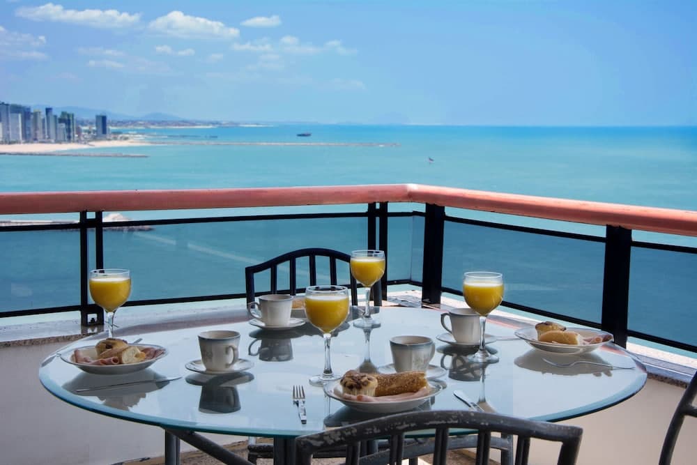 Um por andar com vista panorâmica do mar
