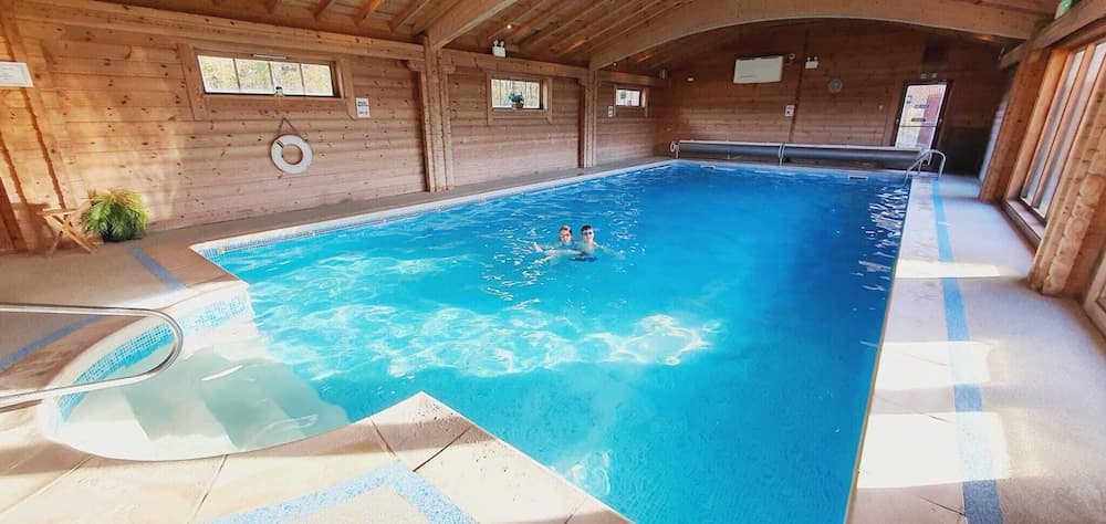 The Victorian Barn self catering holidays with pool & hot tubs