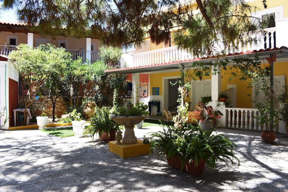 Kuris Studios & Apartments