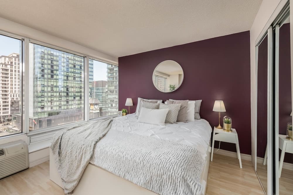 Corner Suite - Yonge & Bloor