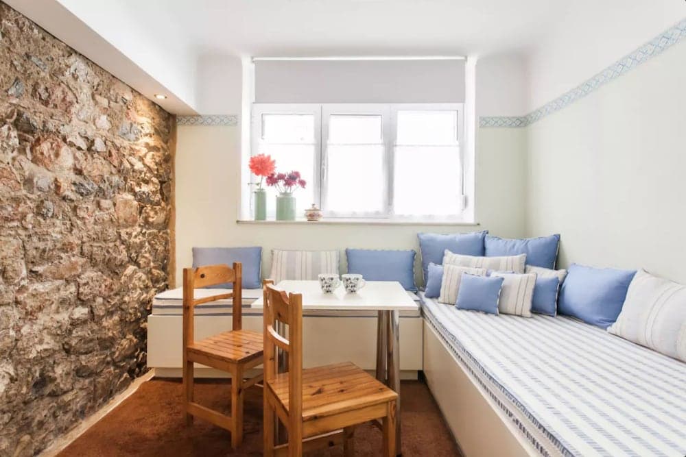 Nephiria, Back to Tradition, In the heart of Plaka