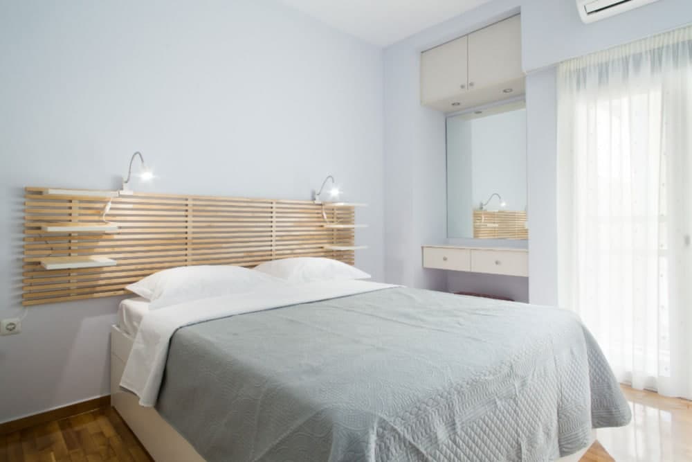 Nephiria, Live like a local next to Acropolis