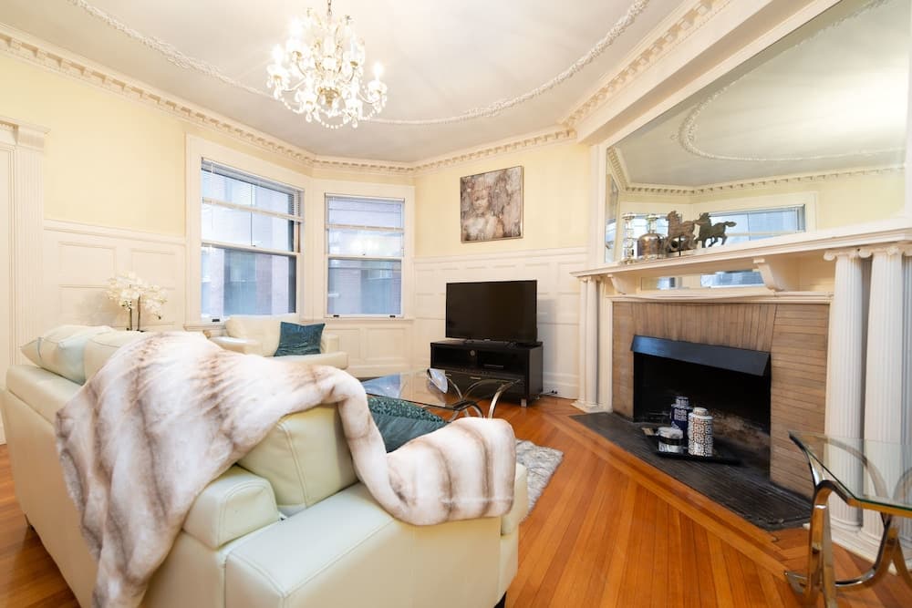 Pelicanstay in Boston Back Bay