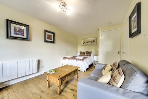 Stunning Studio Apartment Castle View