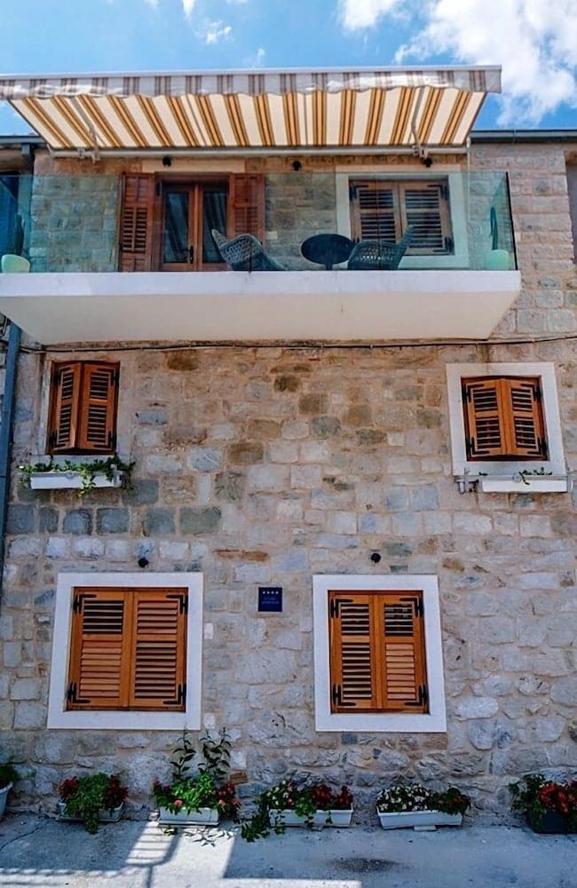 Konaklama yerinin ön cephesi