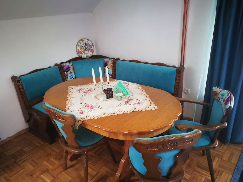 Odada yemek servisi