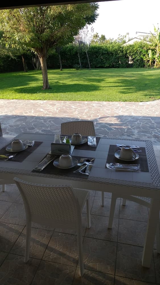 Açık havada yemek servisi