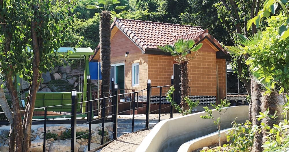 Pyramid Red Clay Pension