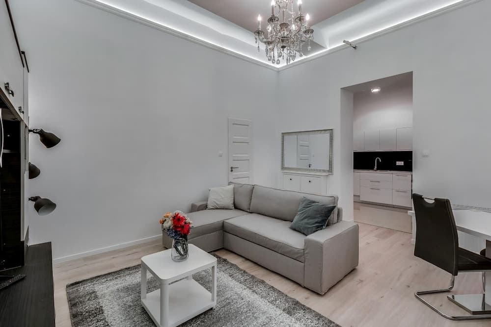 Pelicanstay at 5th District