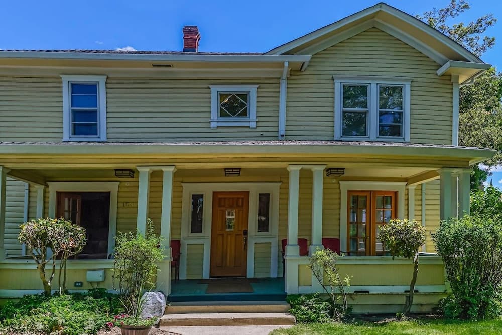 Pioneer House - South Suite