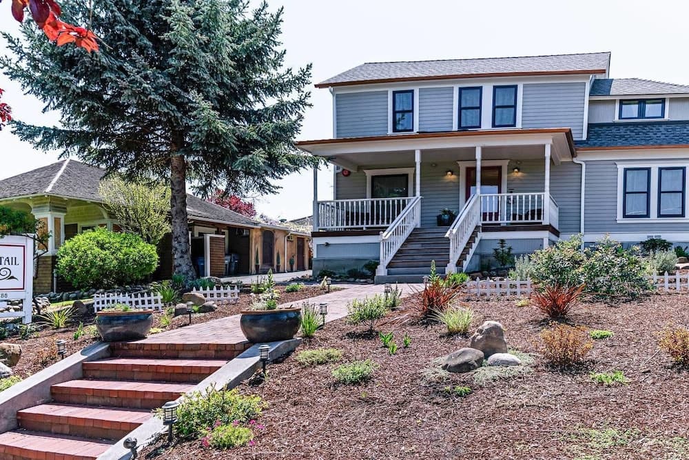 Redtail Suites~'red' Mccall Suite~tesla Station