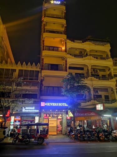 4 Rivers Hotel