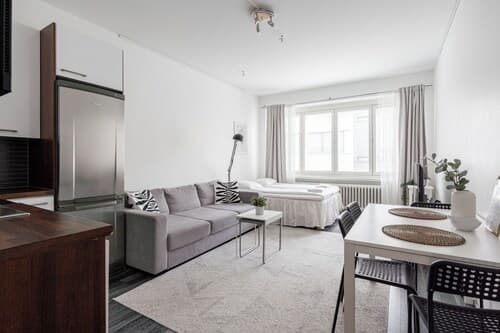 1BR Downtown Apt with Sauna, Hosts up to 8 Guests