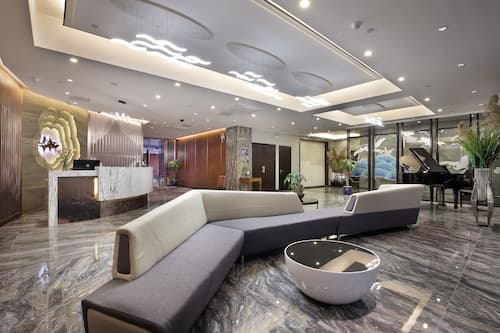 Wing Hotel Guilin - Central Square