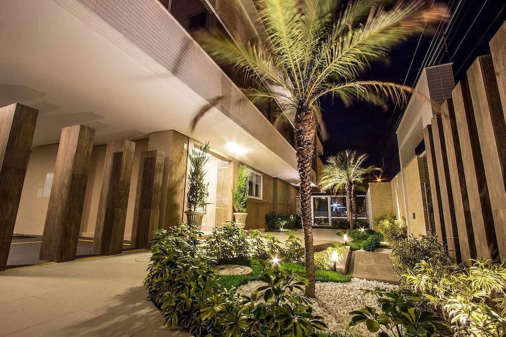 Madeira Aptos na Praia de Bombas