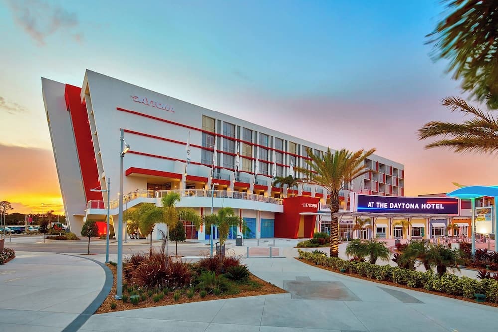 The Daytona, Autograph Collection