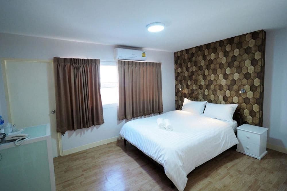 Tim Place - BTS Phra Khanong