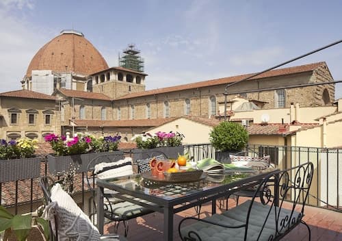 A Few Steps to The Duomo Majestic 5BD Apt