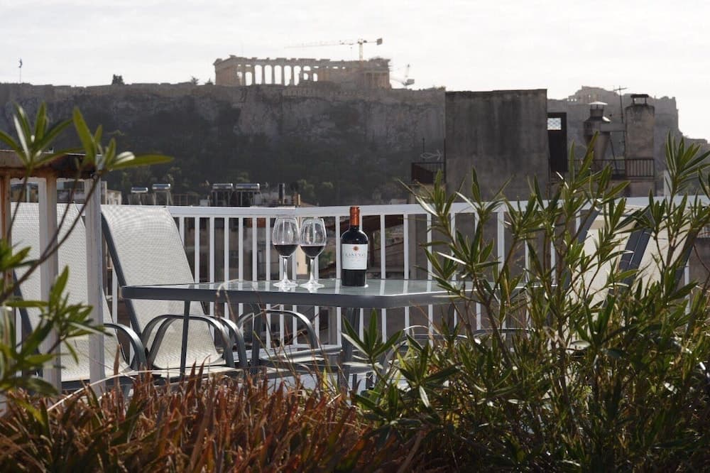 A Gift in the Heart of Monastiraki B