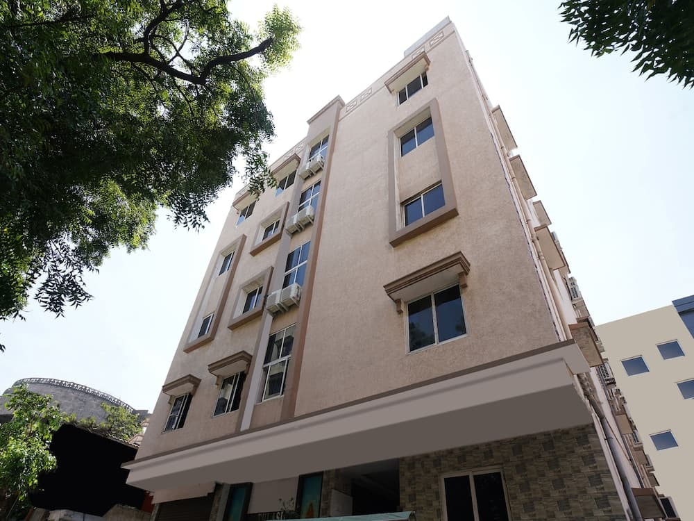 OYO 22736 Anuguna Tulasi Grand