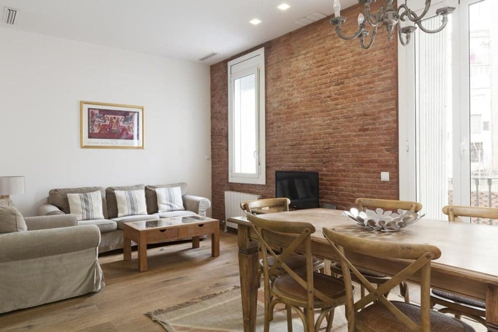 Akira Flats Roger de Flor Chic apartment