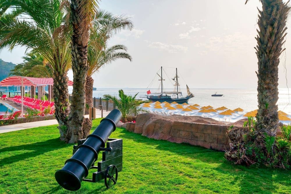 Pirate's Beach Club - All Inclusive
