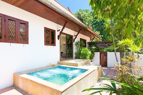 Blissful Jacuzzi Living at Villa Nikkie2