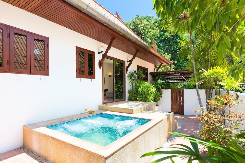Blissful Jacuzzi Living at Villa Nikkie2