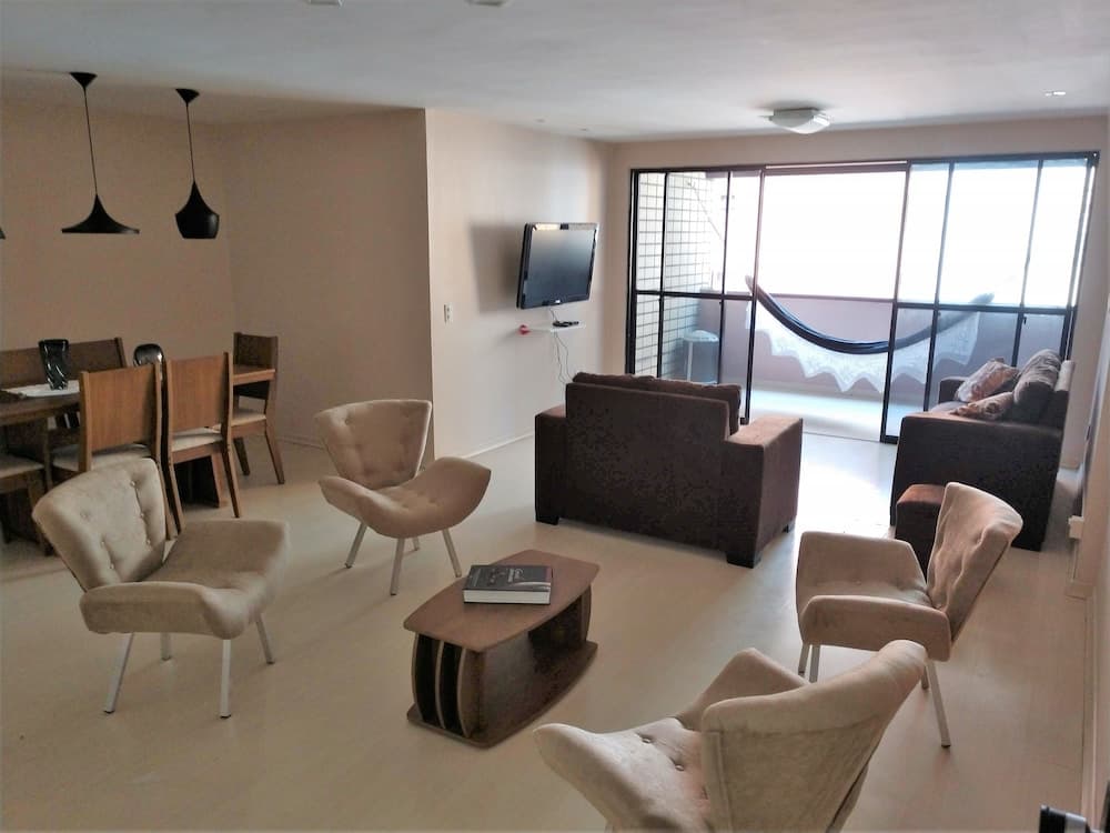 Apartamento a 200m feirinha beira mar