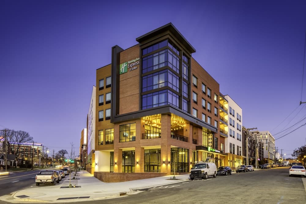 Holiday Inn Express & Suites Charlotte - South End by IHG
