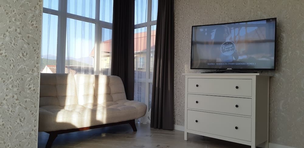 Nizhneimeretinskya apt 22