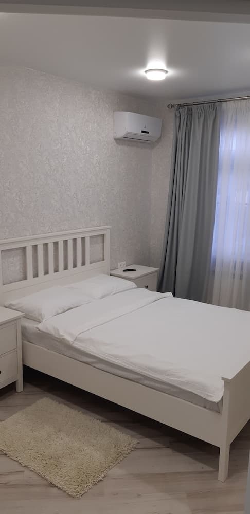 Nizhneimeretinskya apt 23