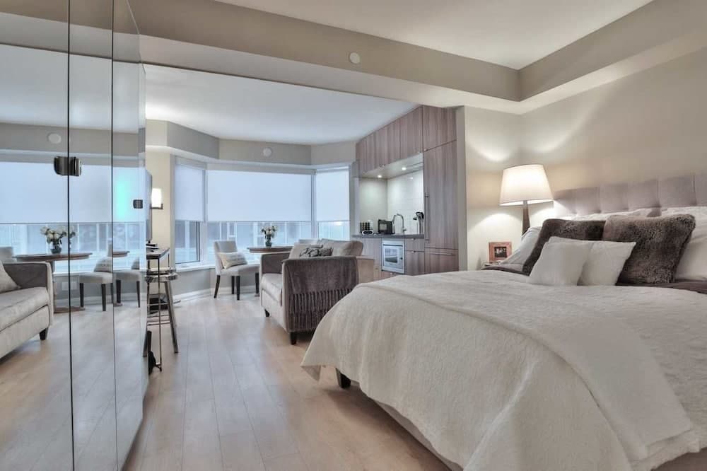 AMAZING SUITES IN YORKVILLE