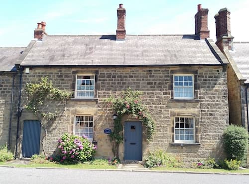 Pathways Holiday Cottage a Delightful 18th Century Stone Cottage in Derbyshire