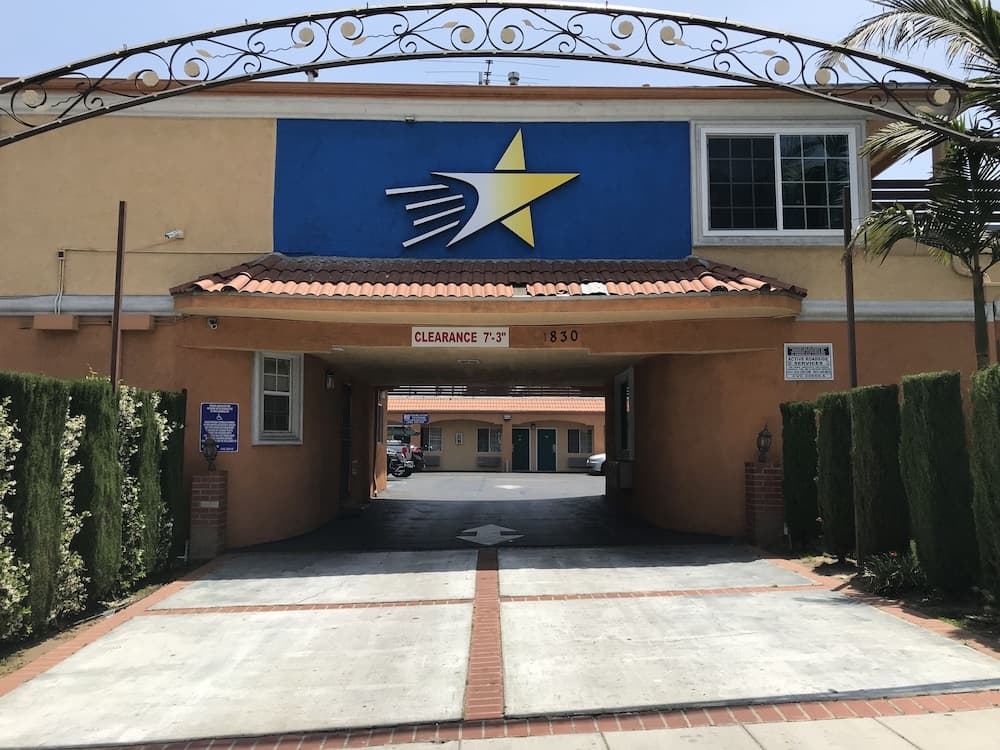 Starlight Inn La Brea