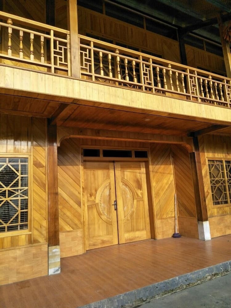 H'mong Home Mountain View