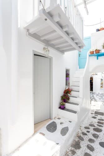 aniko suites Chora