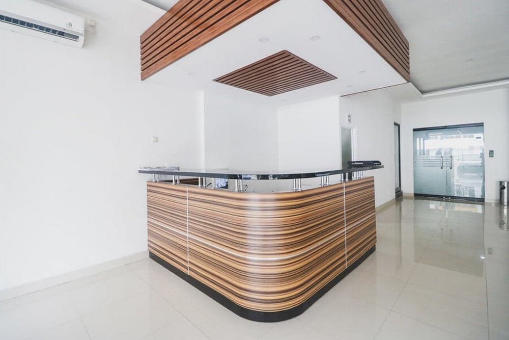 RedDoorz Plus near Living Plaza Jababeka